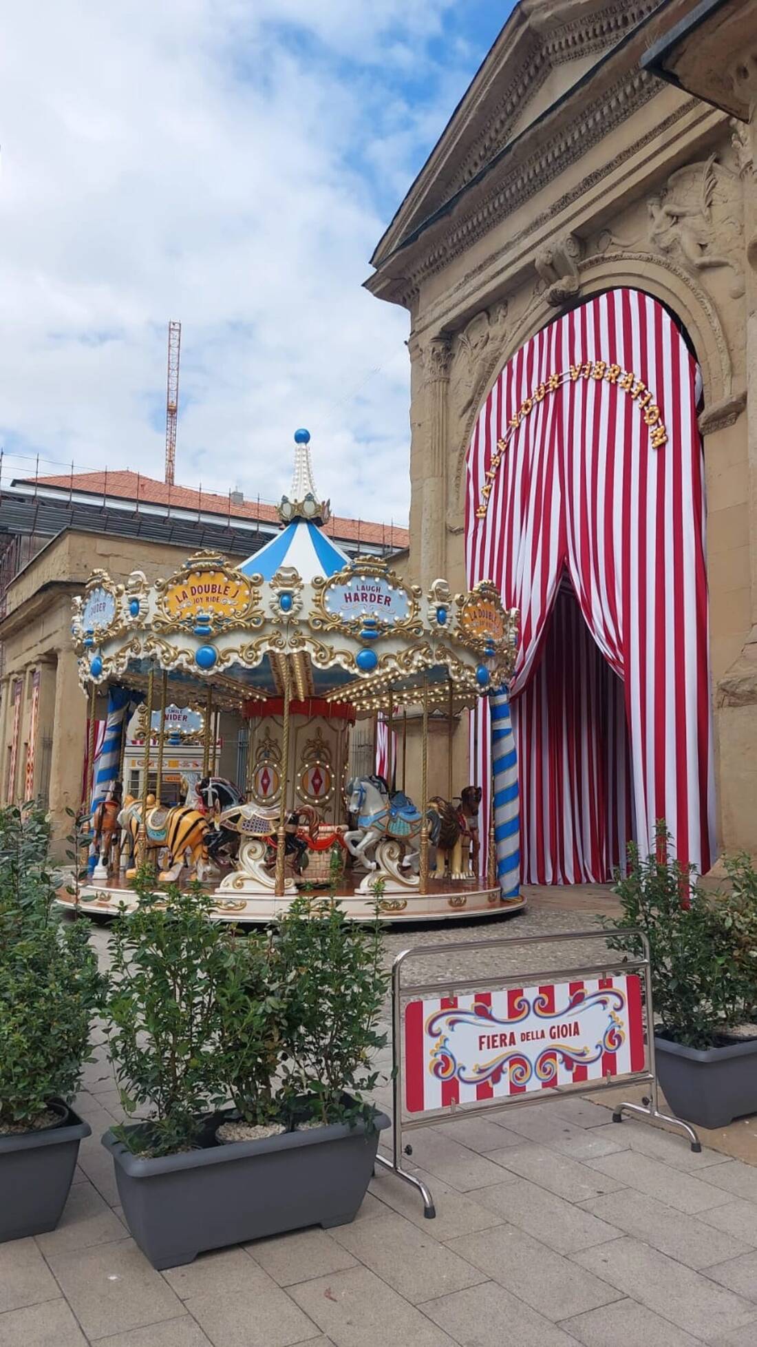 Allestimento natalizio del Grande Carosello con elefante e schiaccianoci