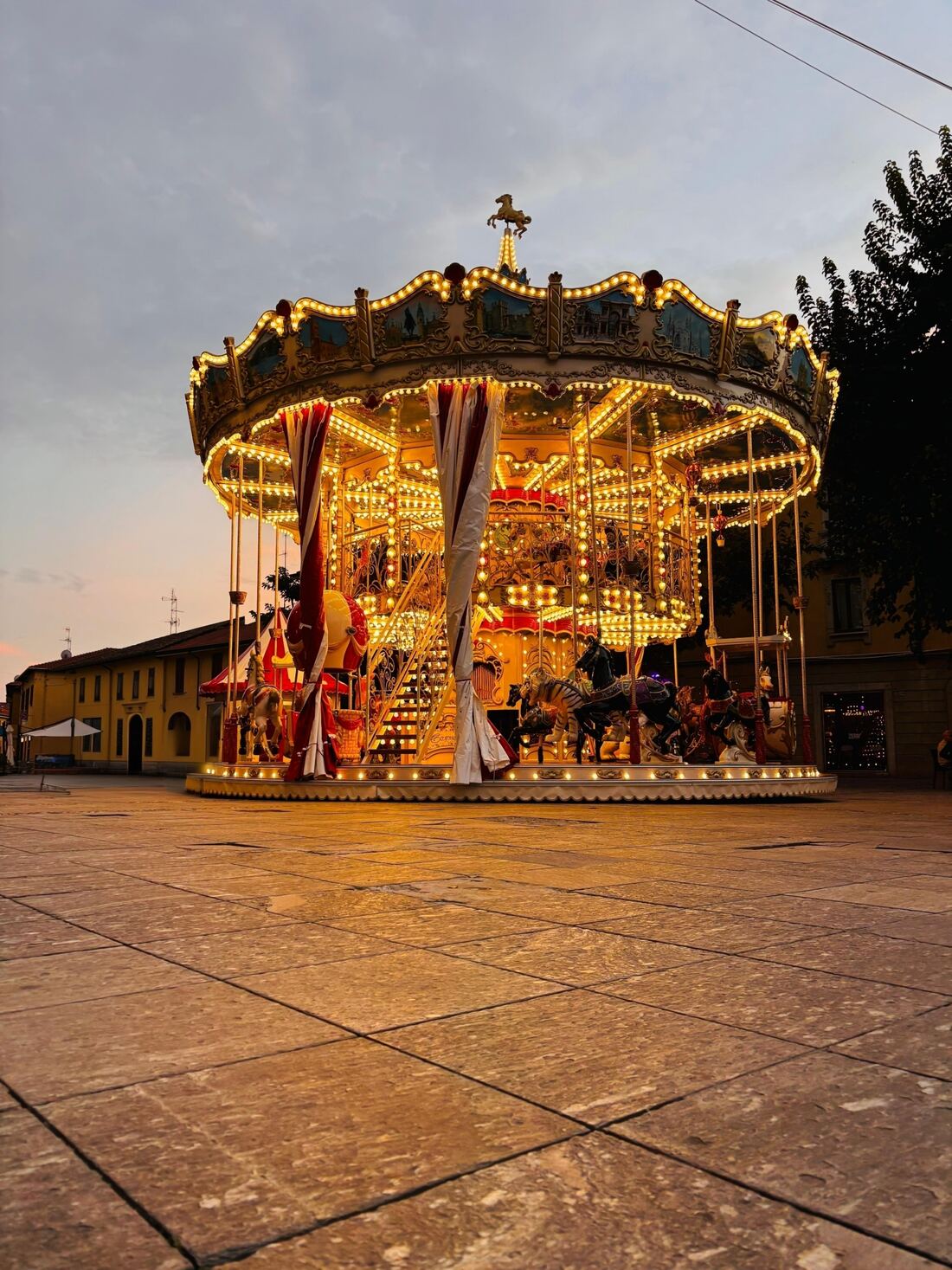 Il Grande Carosello al tramonto in piazza